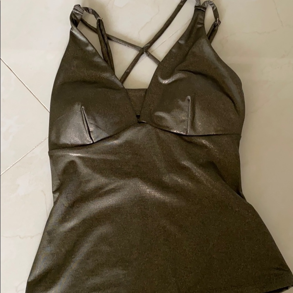 Sexy shinning guess top.